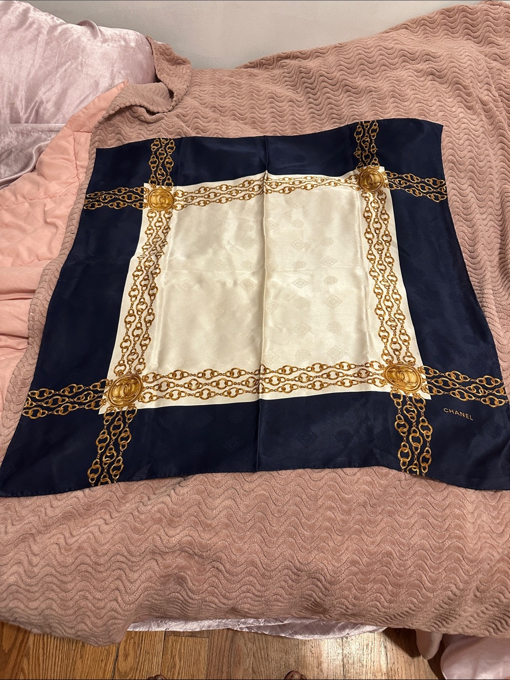 CHANEL Navy, Cream and Gold Chain Motif Silk Scarf PREOWNED - Picture 2 of 6